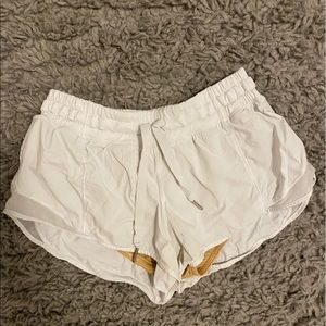 Lululemon White Hotty Hot shorts 2.5” with bow